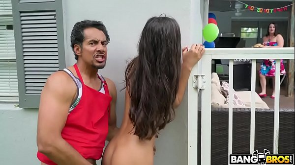 Encuentra a su hija teniendo sexo le roba el novio a su mamá