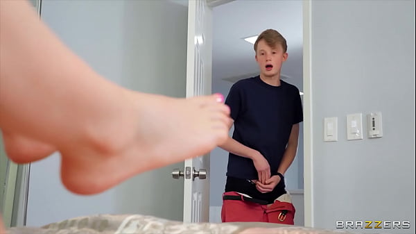 Finding My Stepmom’s Toy / Brazzers  / download full from http://zzfull.com/stepm